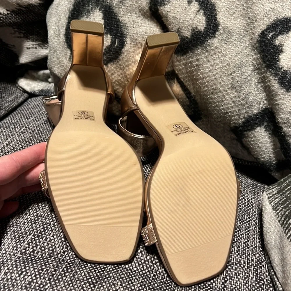 NWOT D Heart High Heels